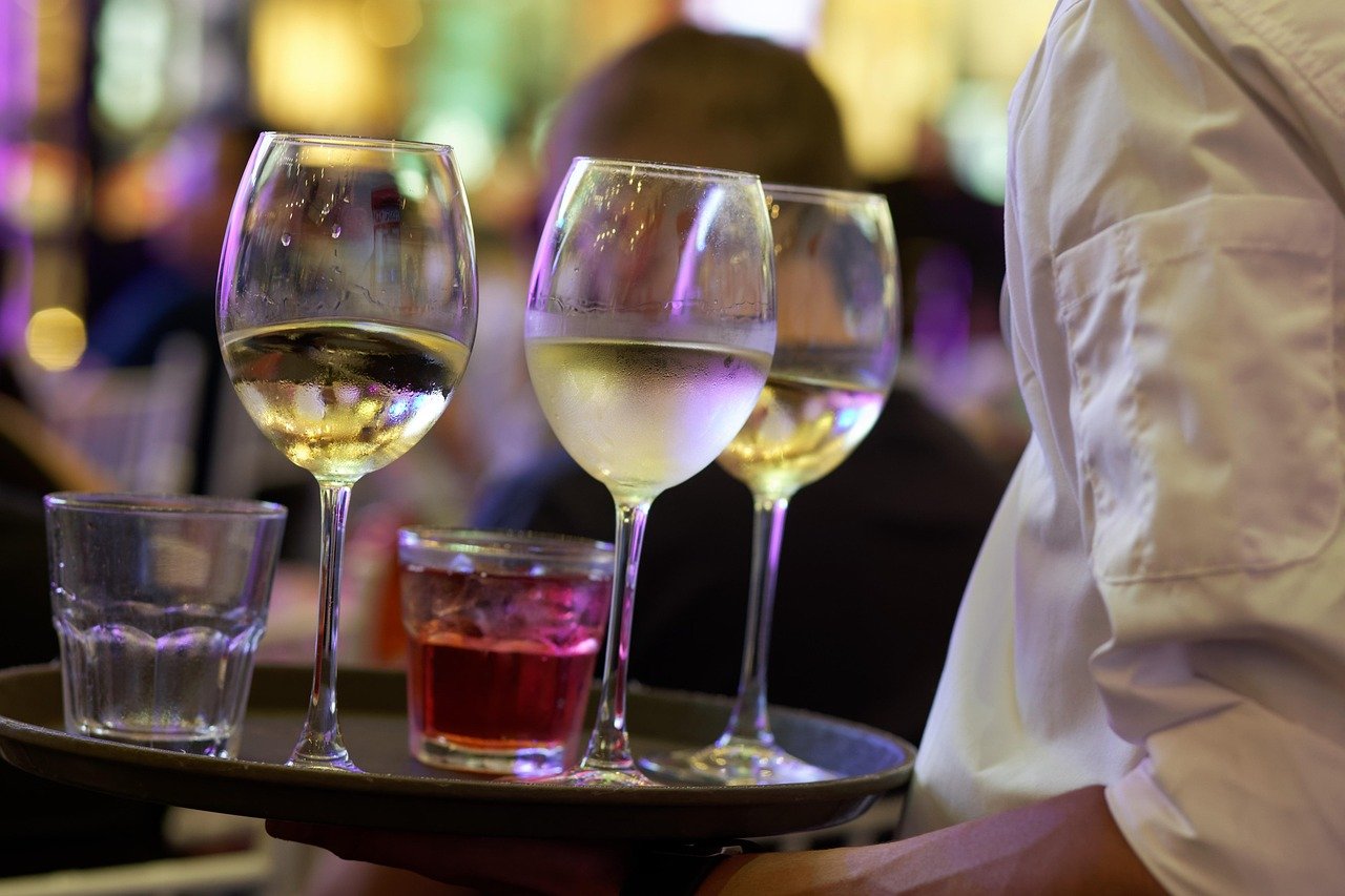 Boutique-Weinbars mit deutschen Rieslingen in Hamburg