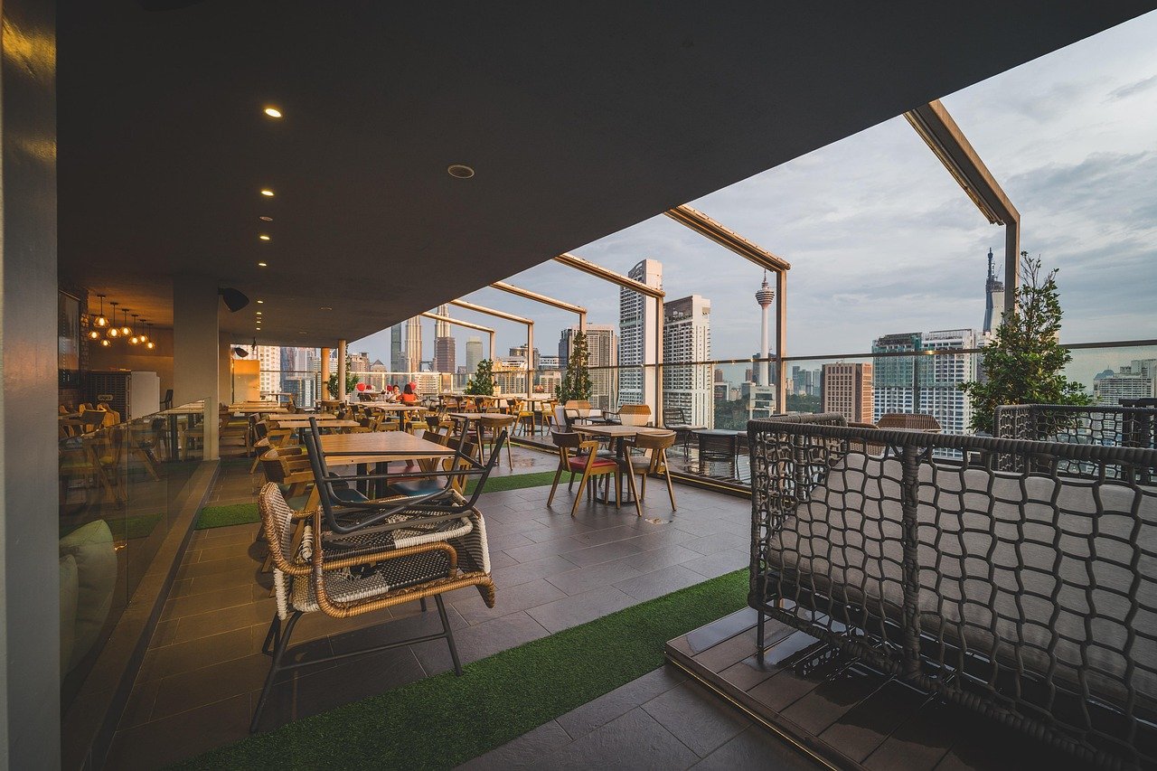 Versteckte Rooftop-Bars mit Skyline-Blick in Hamburg